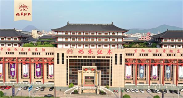 小叶紫檀家具品牌立即博红木：小叶紫檀家具的雅韵立即博与匠心辉煌